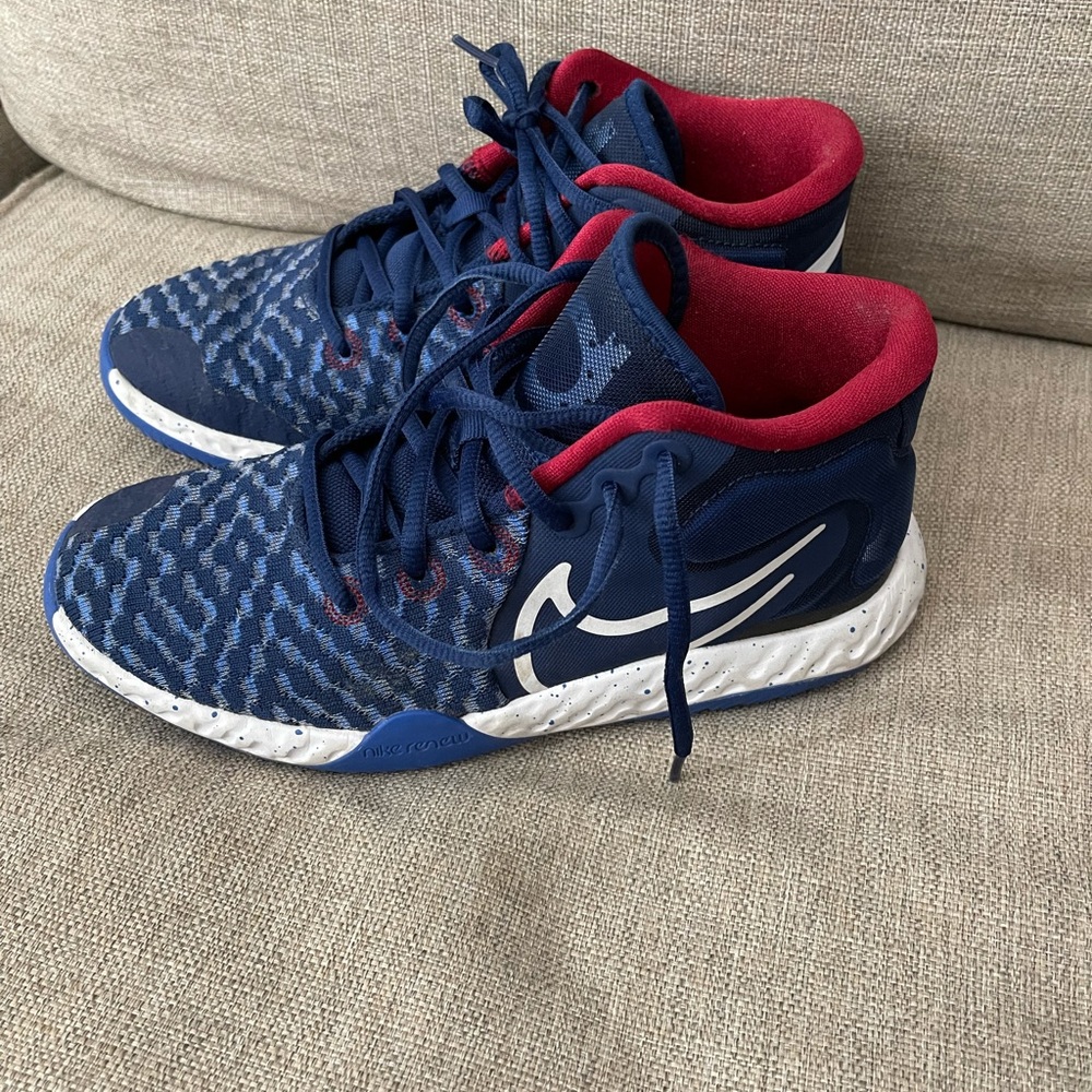 Nike boy shoes. Size 4.5